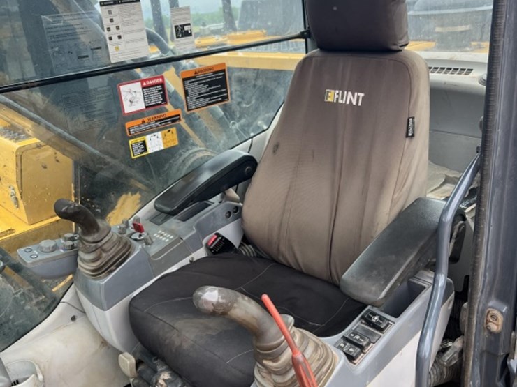 2018-deere-210g-lc-image-21