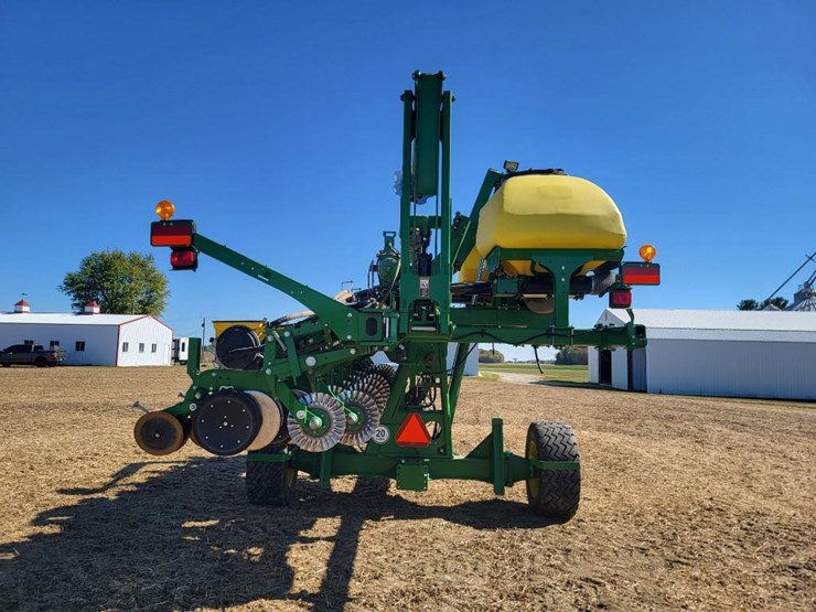 2021-john-deere-1745-image-4