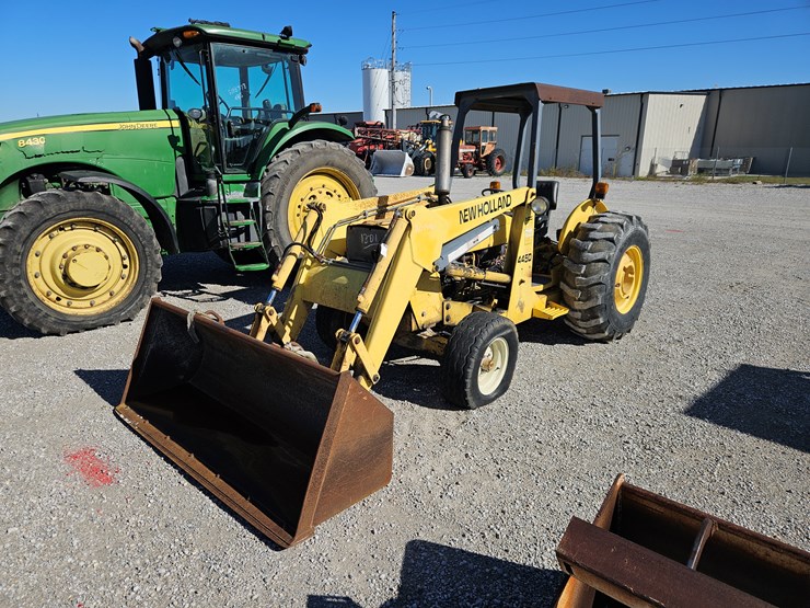 new-holland-445d-image-1
