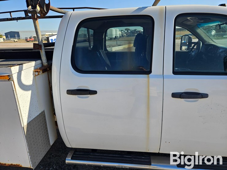 2011-chevrolet-silverado-3500-image-14