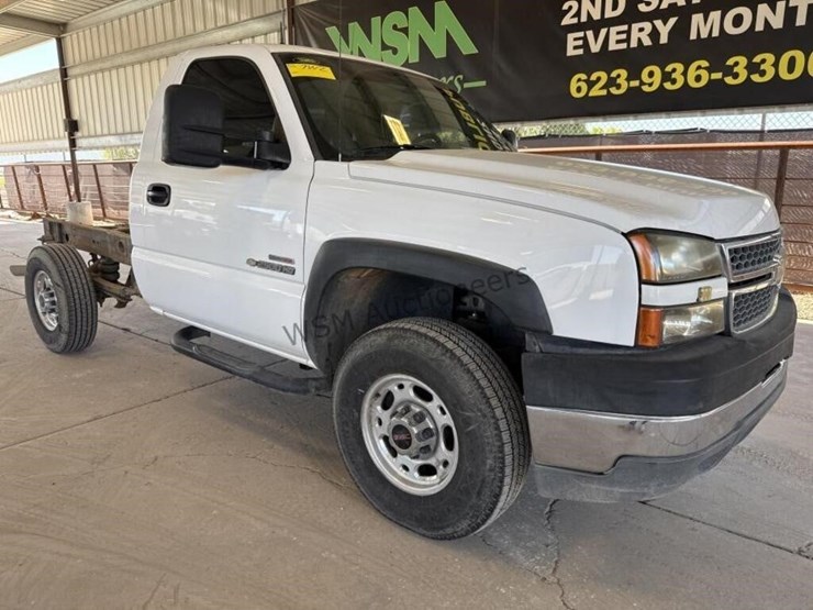 2005-chevrolet-silverado-2500hd-image-2