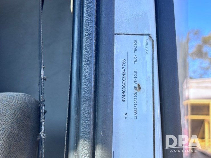 2003-volvo-10-image-108