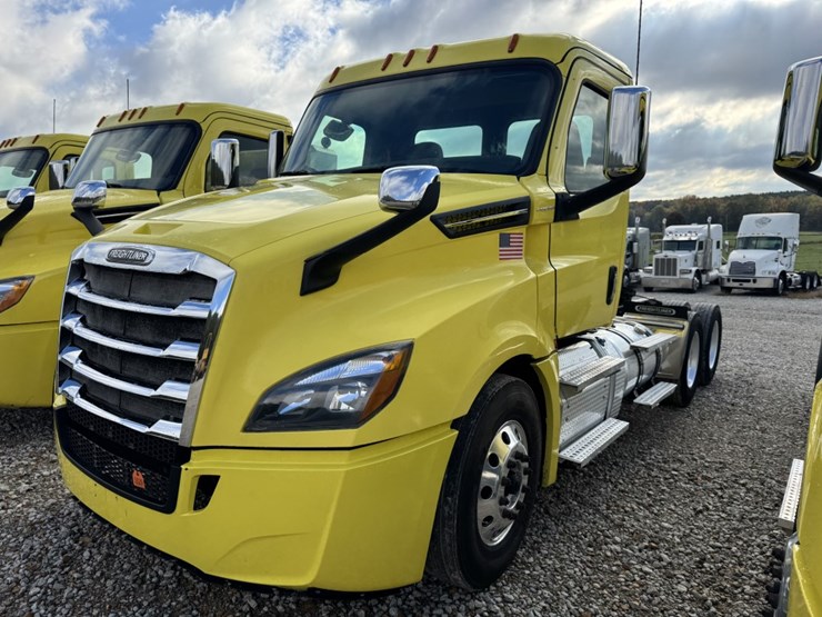 2018-freightliner-cascadia-126-image-1