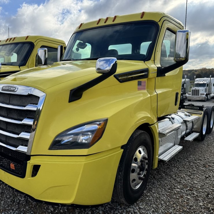 2018 FREIGHTLINER CASCADIA 126