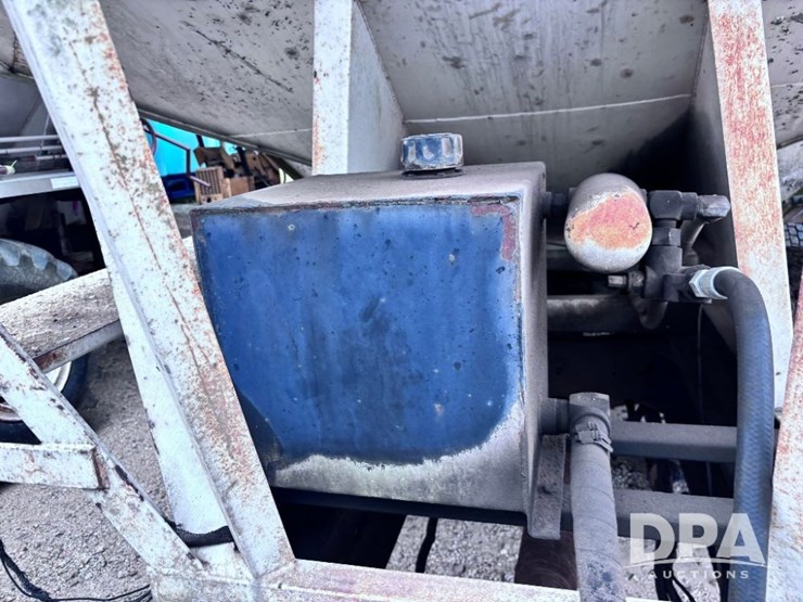 2003-volvo-10-image-30