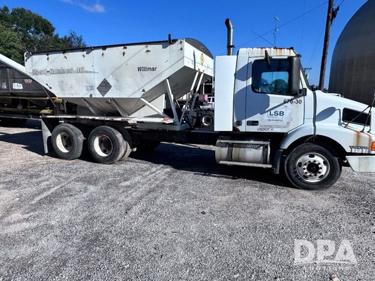 2003-volvo-10-image-6