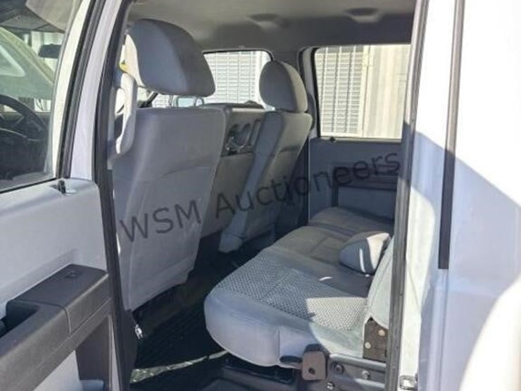 2013-ford-f550-image-28