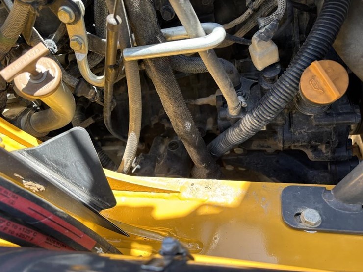 2018-deere-210l-image-49