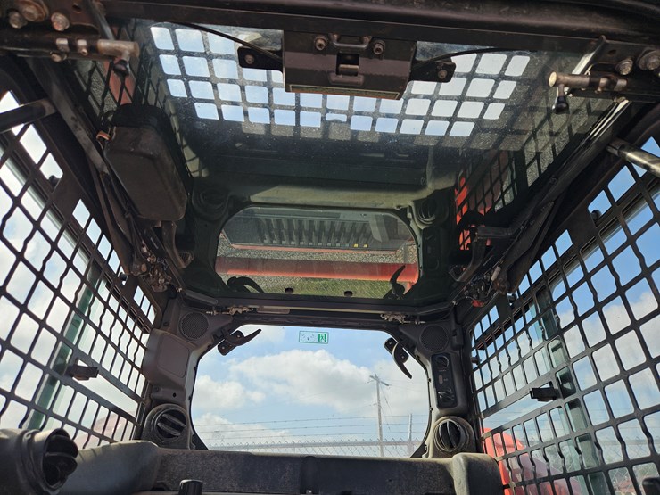 2019-kubota-ssv65-image-9