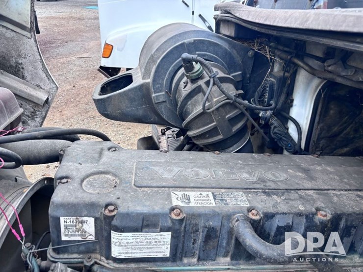 2003-volvo-10-image-62