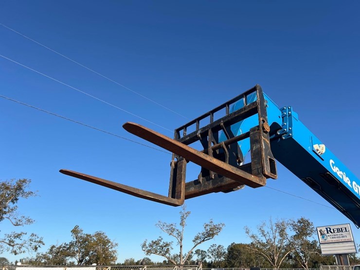 2017-genie-gth844-image-23