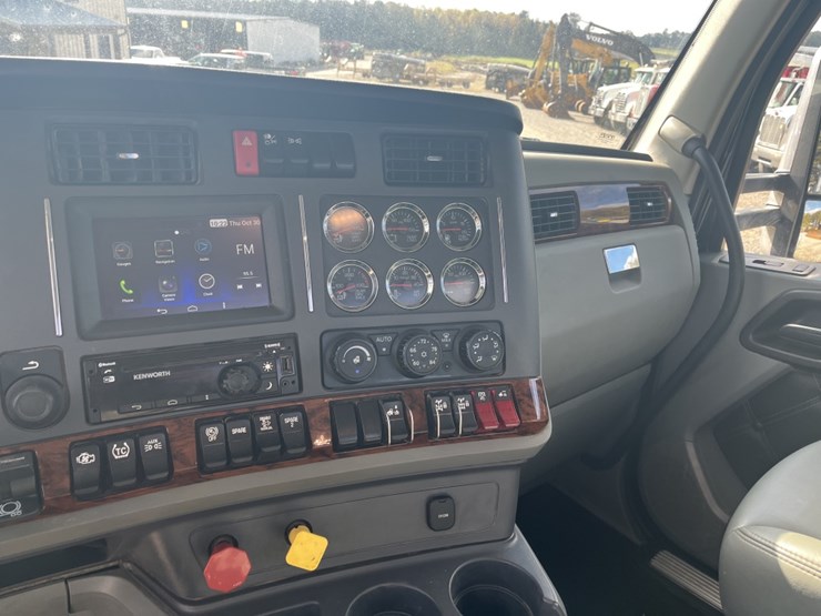 2021-kenworth-w990-image-23