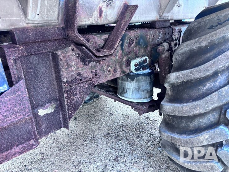 2001-freightliner-fld112-image-40