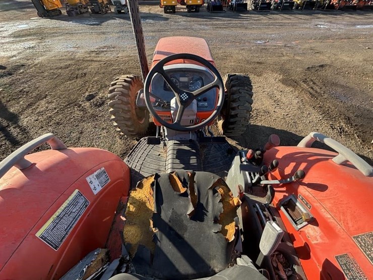 2006-kubota-m6040-image-23