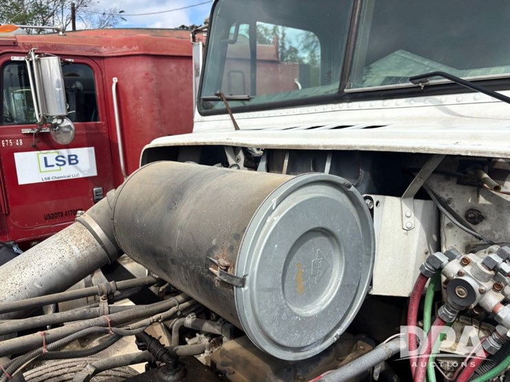 1994-freightliner-fld120-image-53