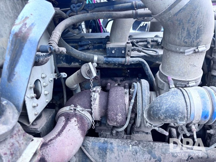 2001-freightliner-fld112-image-64