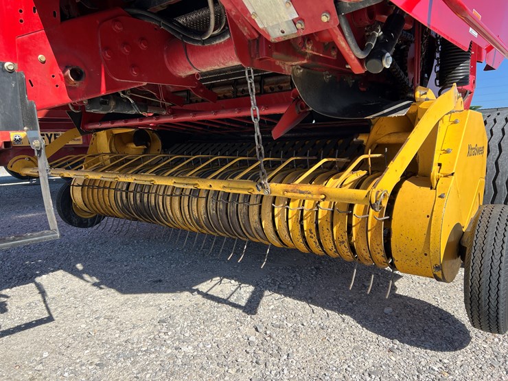 2011-new-holland-br7090-image-3