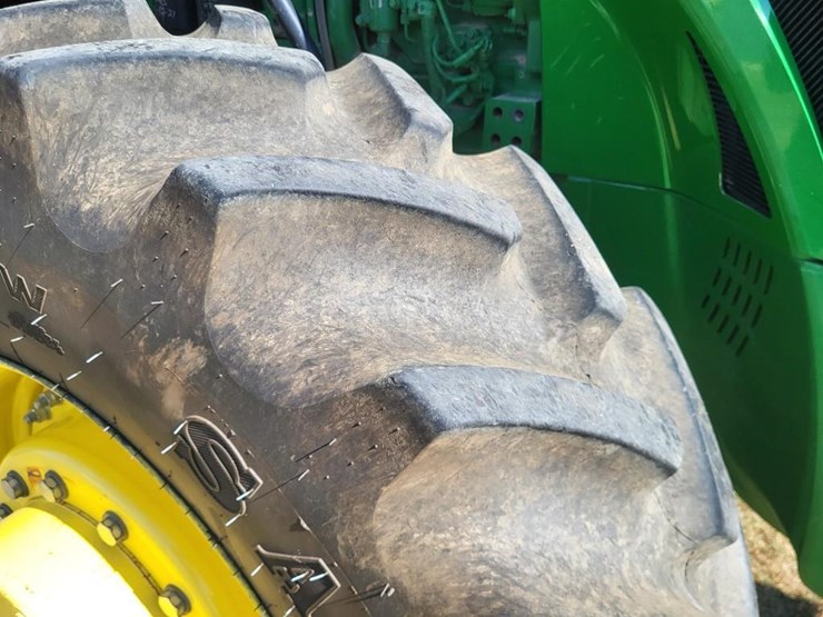 2011-john-deere-8235r-image-53