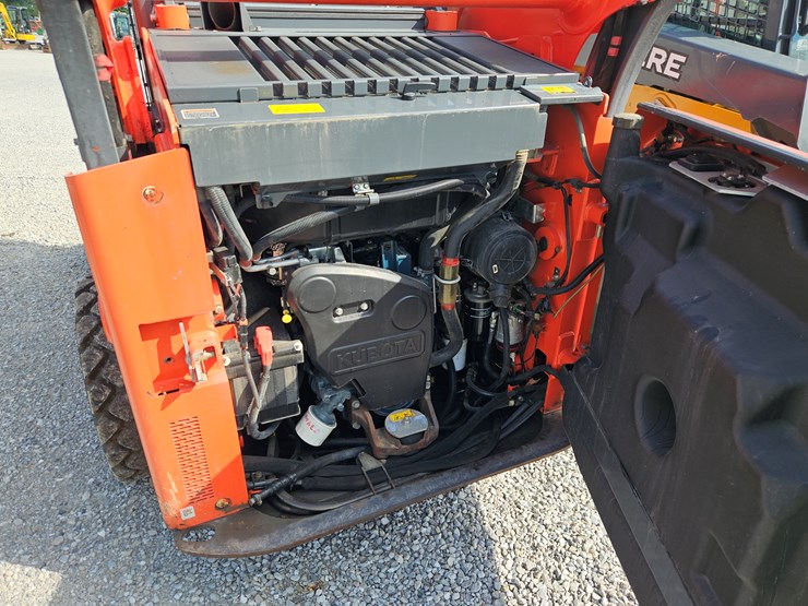 2019-kubota-ssv65-image-15