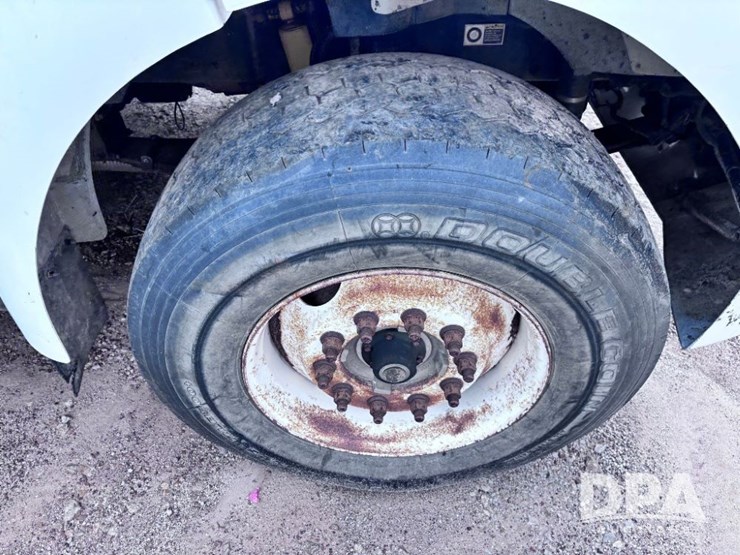 2005-kenworth-t300-image-42