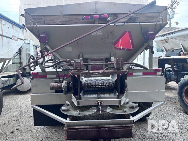 2001-freightliner-fld112-image-10