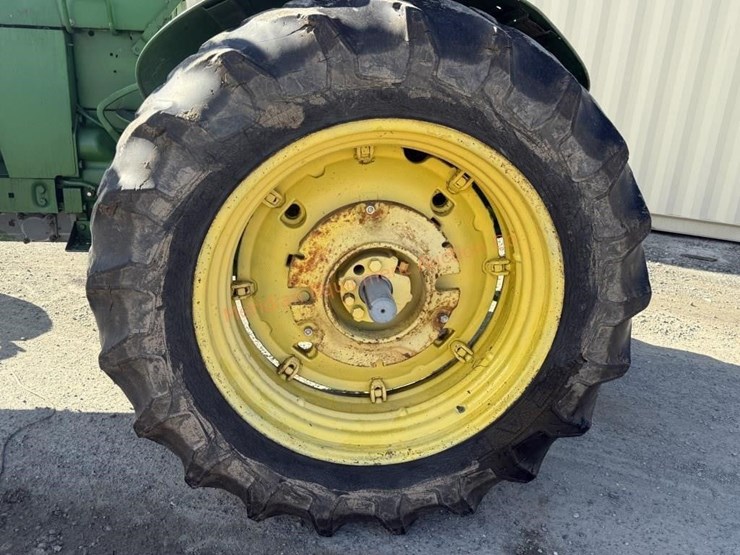 john-deere-4010-image-22
