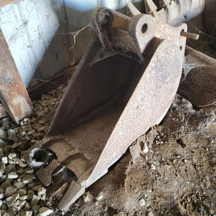18" Backhoe Bucket Off of John Deere 310C Loader Backhoe