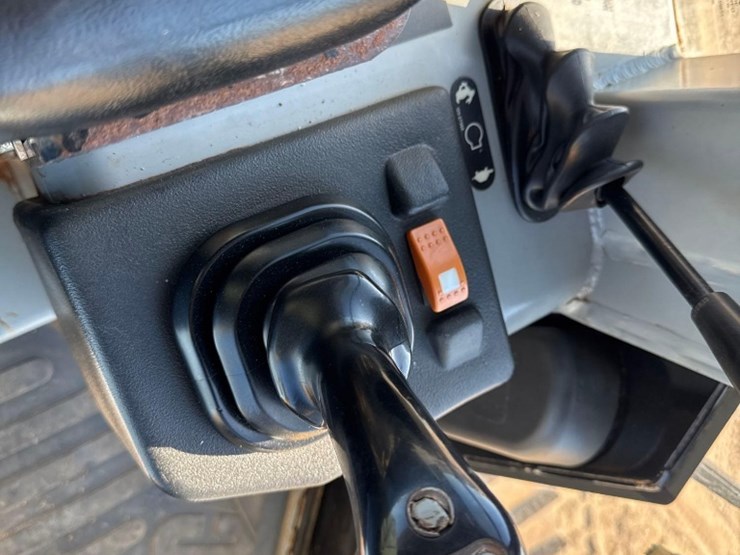 caterpillar-d4g-lgp-image-22