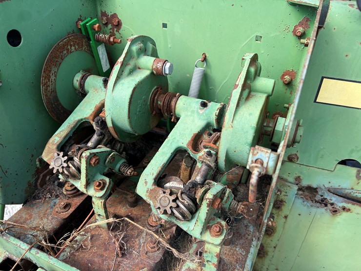 john-deere-336-image-6