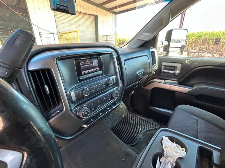 2015-chevrolet-silverado-image-17