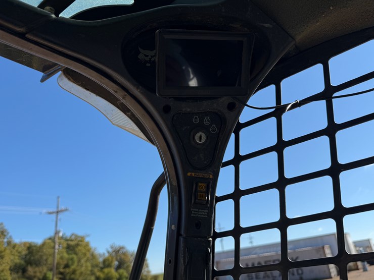 2017-bobcat-t740-image-29