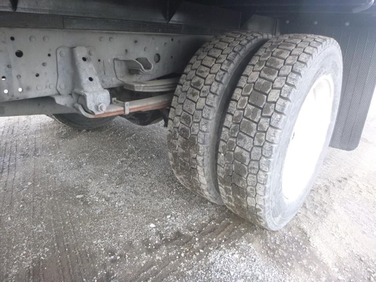 2018-isuzu-nrr-image-16