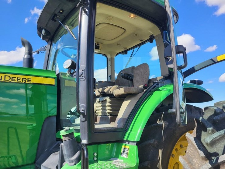 2011-john-deere-8235r-image-60