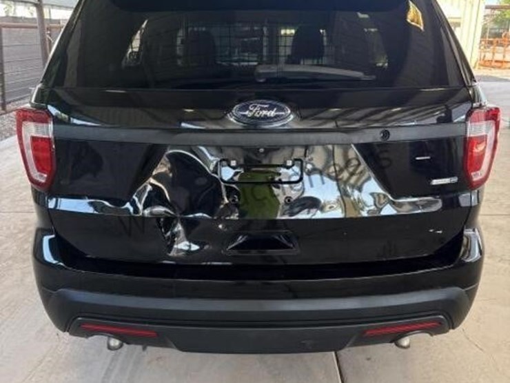 2016-ford-explorer-image-6