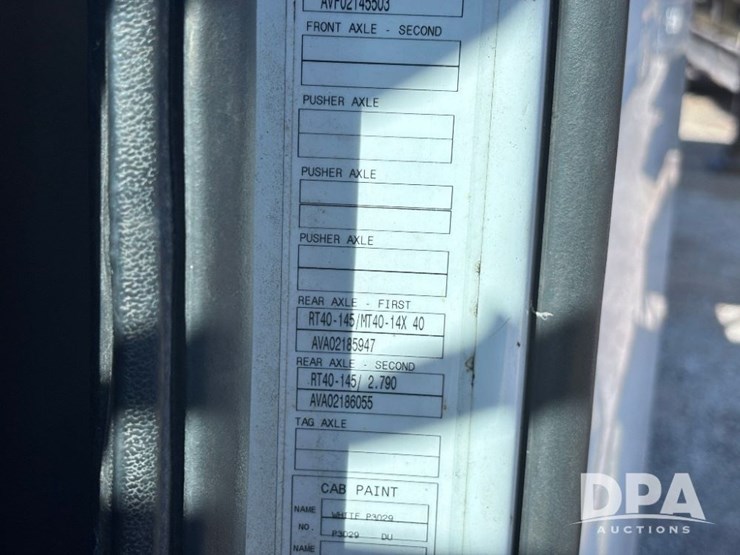 2003-volvo-10-image-112