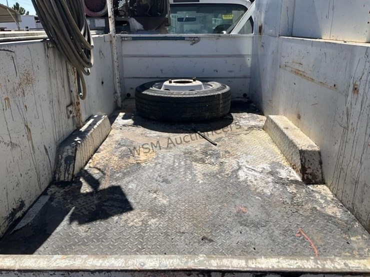 2005-ford-f550-image-12