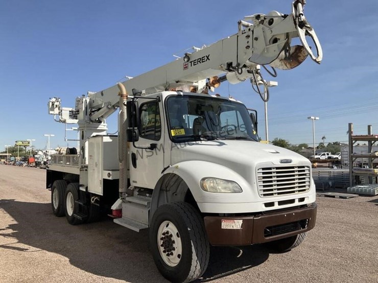 2011-freightliner-m2-digger-derrick-image-4