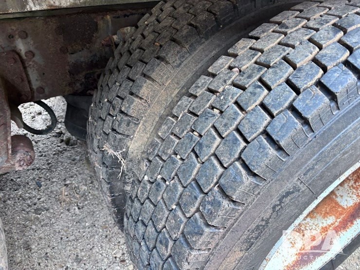 2003-volvo-10-image-45