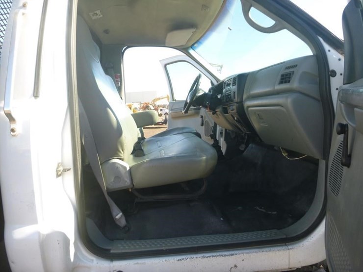 2010-ford-f650-image-12