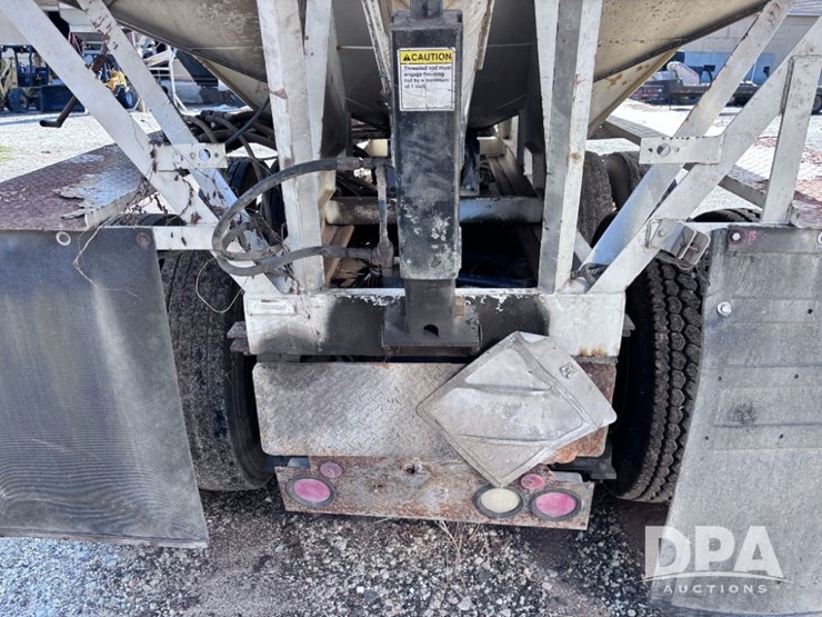 2003-volvo-10-image-45