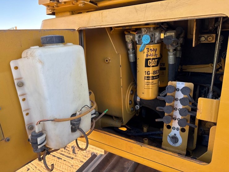 caterpillar-d4g-lgp-image-16