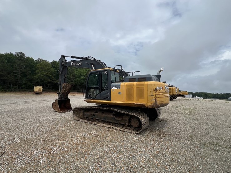 2018-deere-210g-lc-image-12