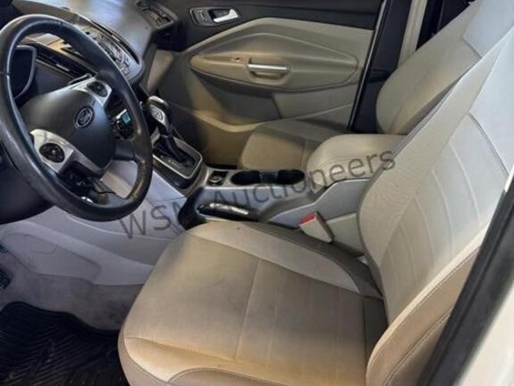 2014-ford-c-max-hybrid-se-wagon-image-19