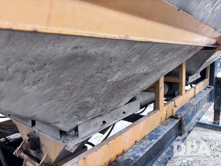 2004-magnolia-trailer-image-37