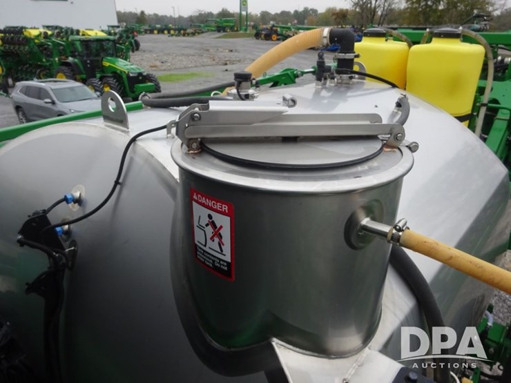 2021-john-deere-r4038-image-102