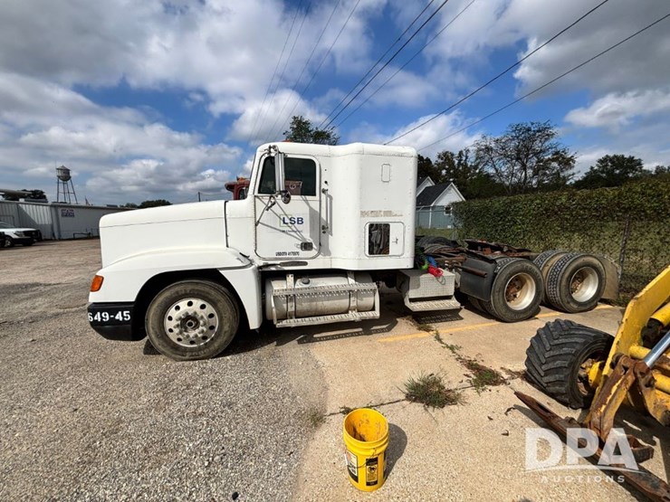 1994-freightliner-fld120-image-13