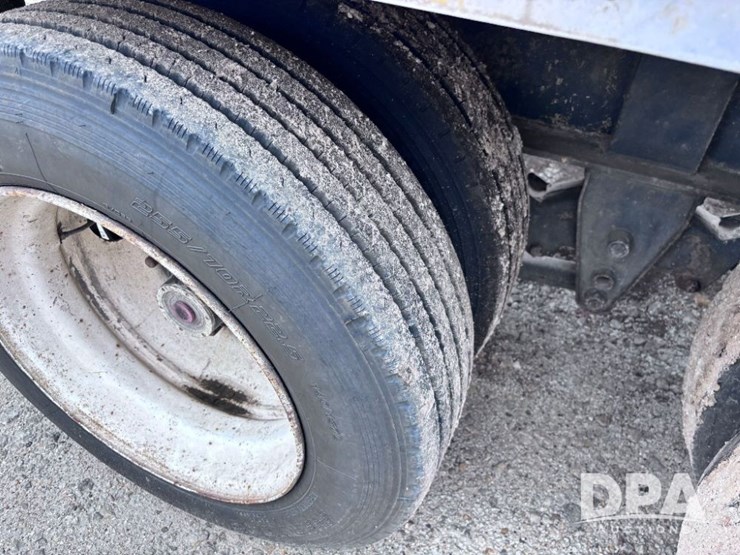 2004-magnolia-trailer-image-35