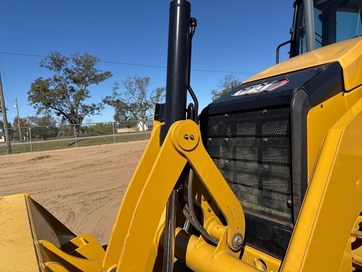 caterpillar-420-image-19