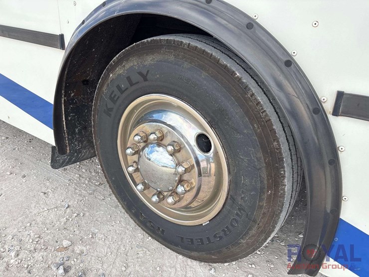 2000-thomas-saf-t-liner-mvp-image-26