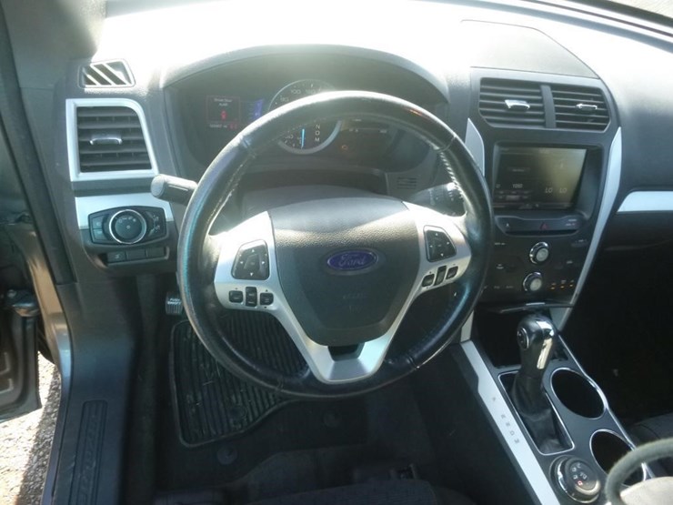 2014-ford-explorer-image-9